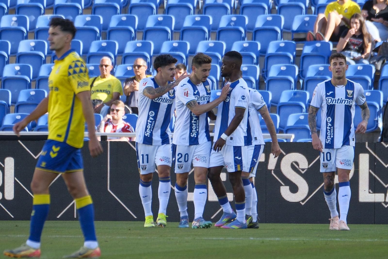 Los jugadores del Leganés celebran su triunfo en Las Palmas