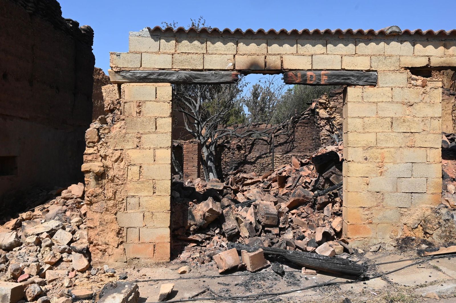 Palacios de Jamuz (León) ya piensa en la reconstrucción tras la devastación