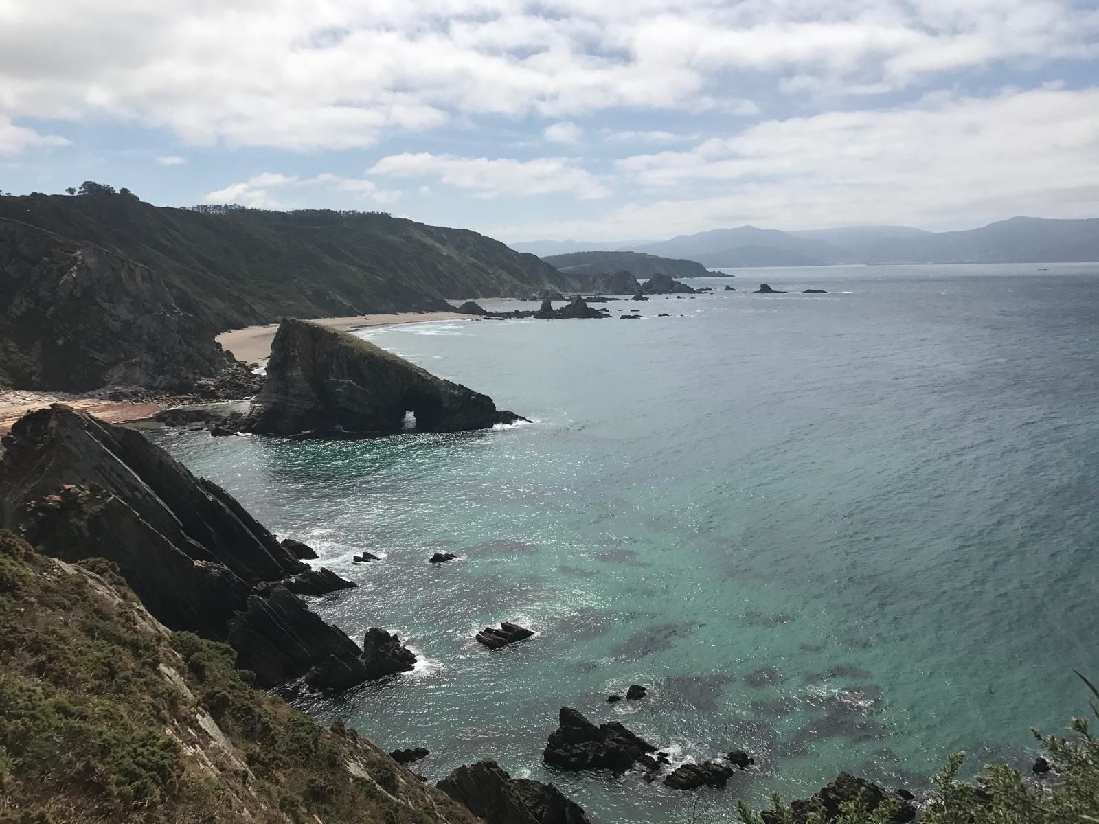Vista de los Acantilados de Loiba desde el lugar donde se ubica el banco