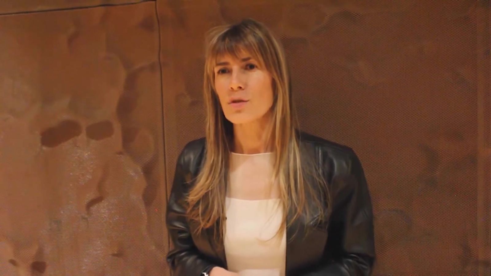 Reacciones políticas a la apertura de diligencias judiciales contra Begoña Gómez por tráfico de influencias y corrupción en los negocios
