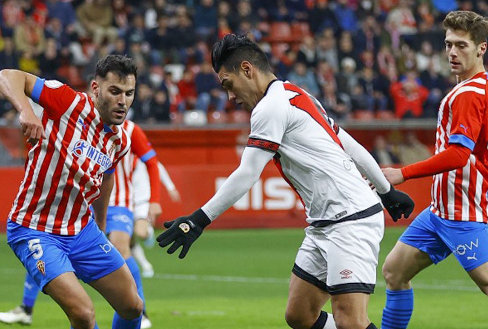Falcao ante Sporting de Gijón
