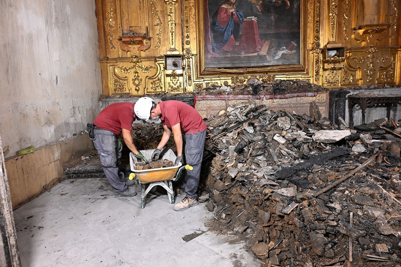 Trabajos de emergencia tras el incendio registrado en la Mezquita de Córdoba, a 13 de agosto de 2025