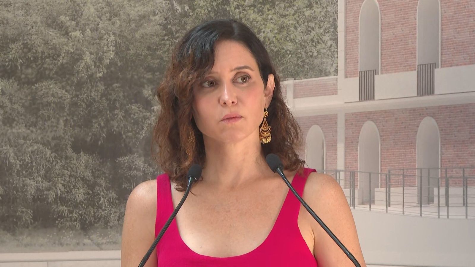 Ayuso califica de "sin sentido" la huelga de bomberos forestales "en el peor momento del verano"