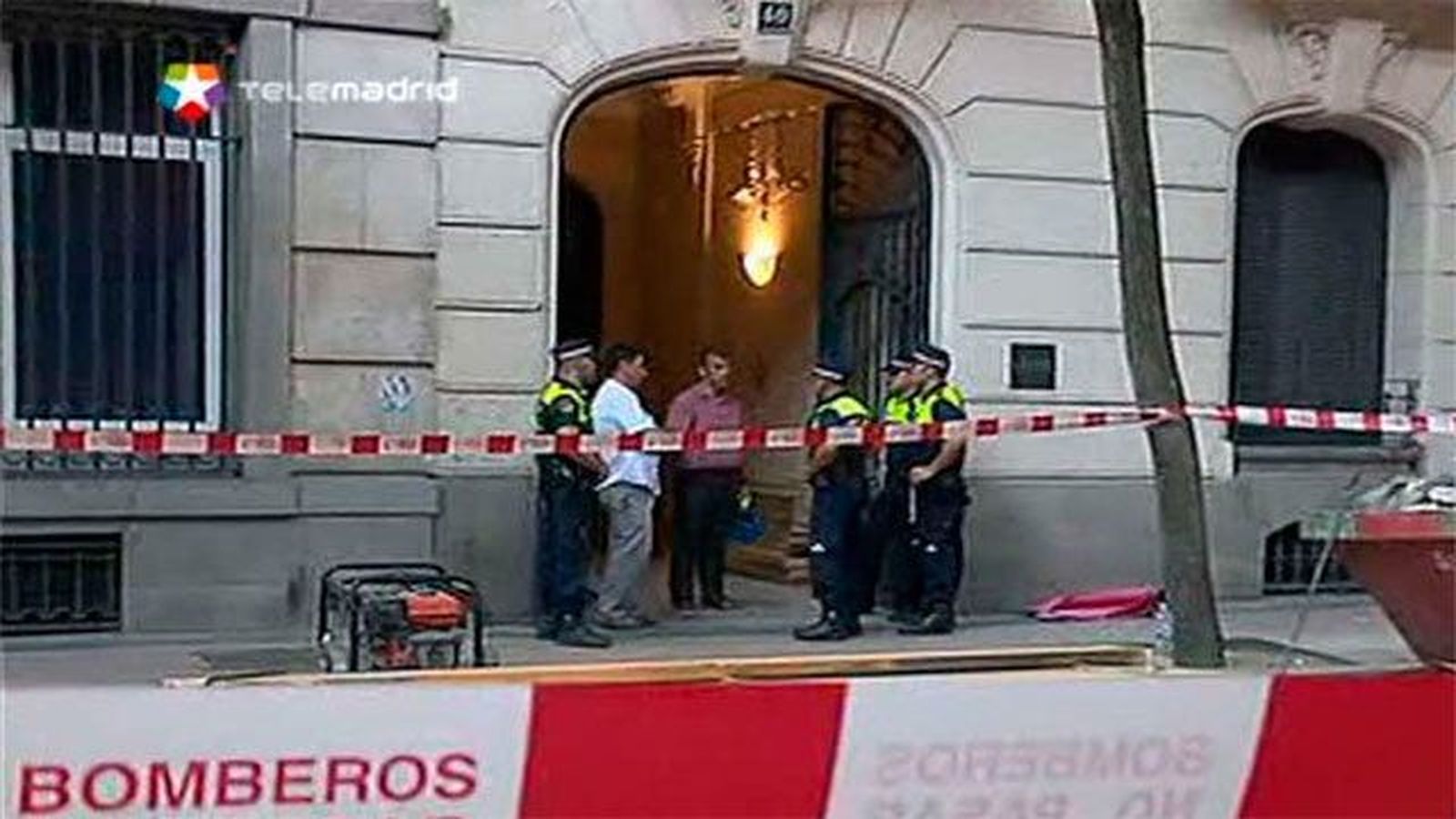 Desalojado un edificio en Lagasca por riesgo de derrumbe de la cubierta