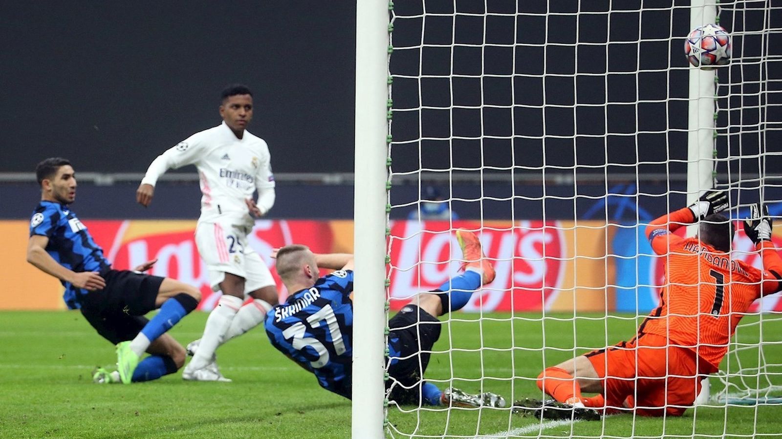 Rodrygo marca al Inter