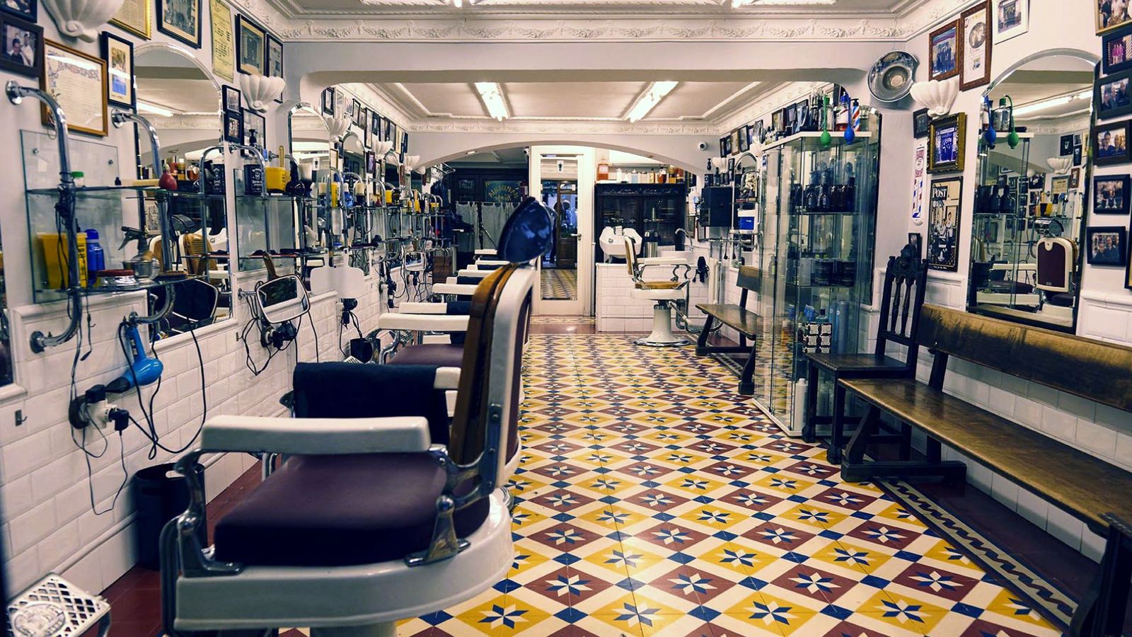 El Kinze, la peluquería y barbería más antigua de Madrid