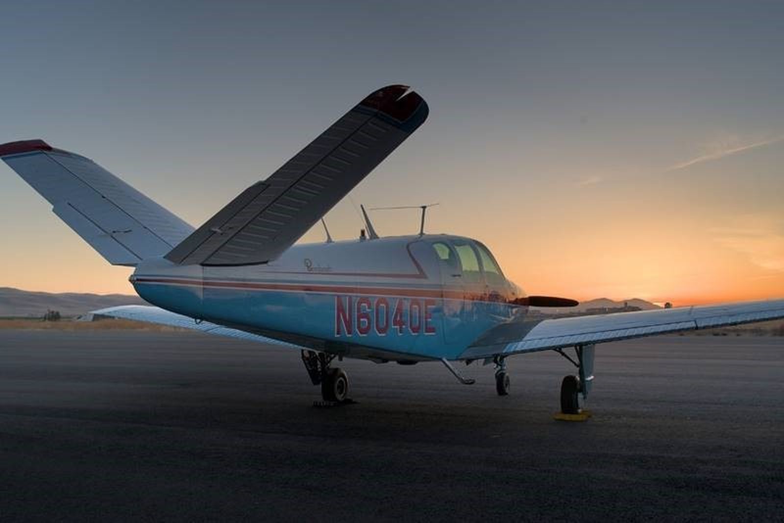 Beechcraft Bonanza modelo 35, primera avioneta de configuración de cola en V fabricada en serie