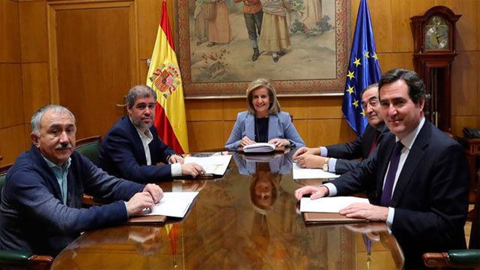 El Gobierno acuerda una subida del salario mínimo hasta los 850 euros en 2020