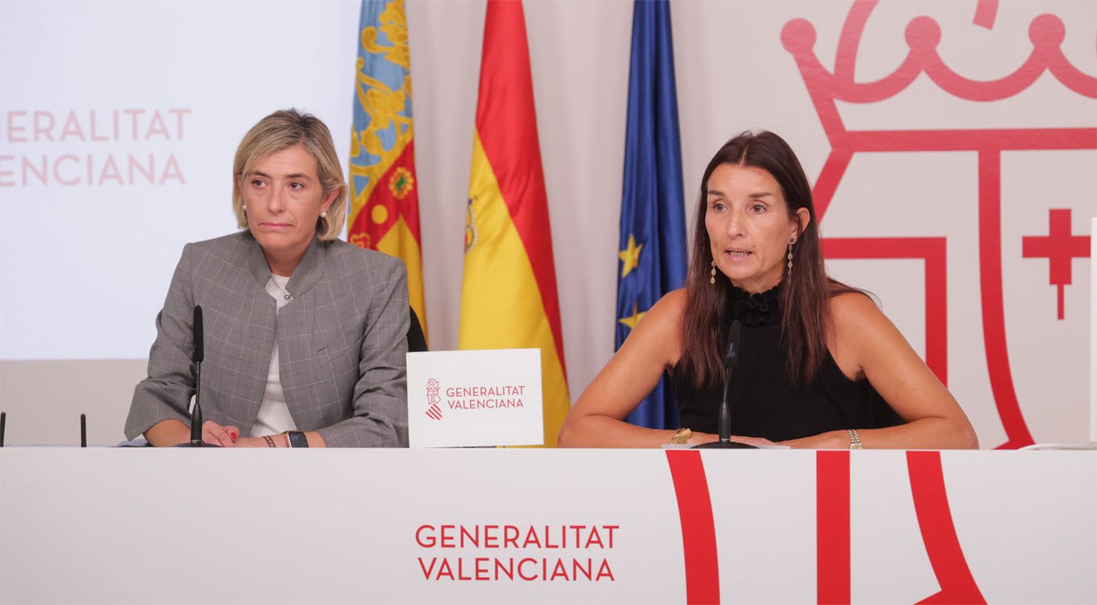 La consellera de Hacienda y portavoz del Consell, Ruth Merino, y la consellera de Justicia e Interior, Elisa Núñez, comparecen en rueda de prensa