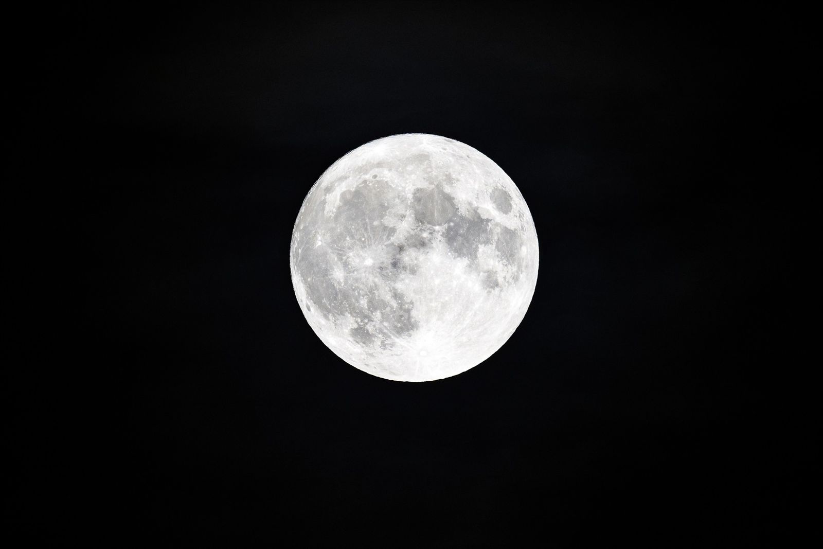 Imagen de una luna llena