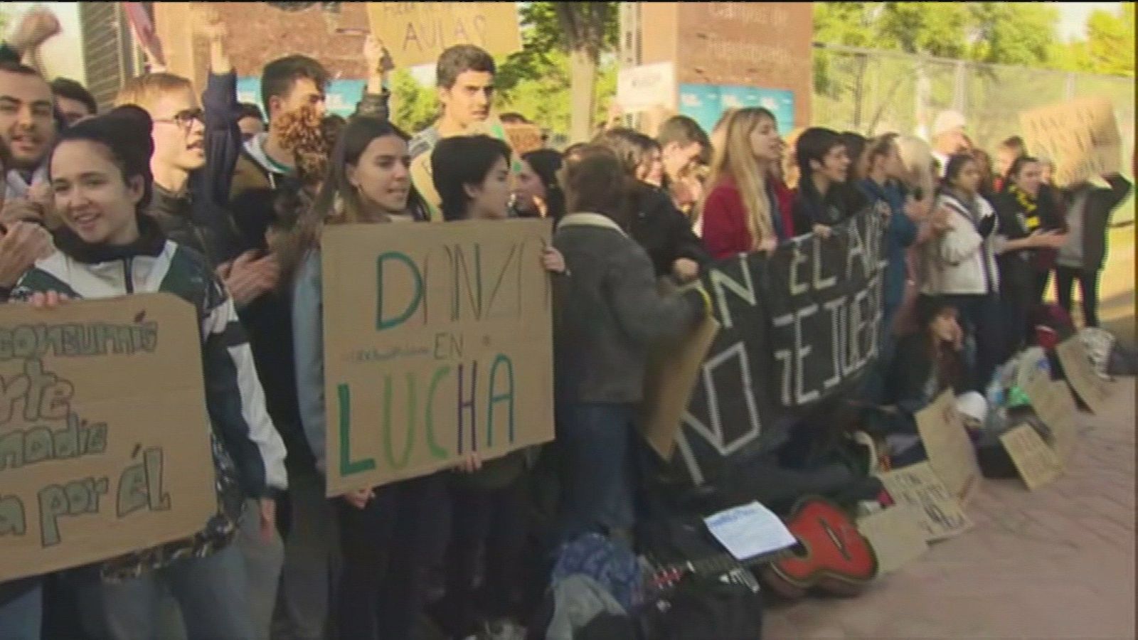Huelga de los estudiantes de artes visuales y danza de la Rey Juan Carlos