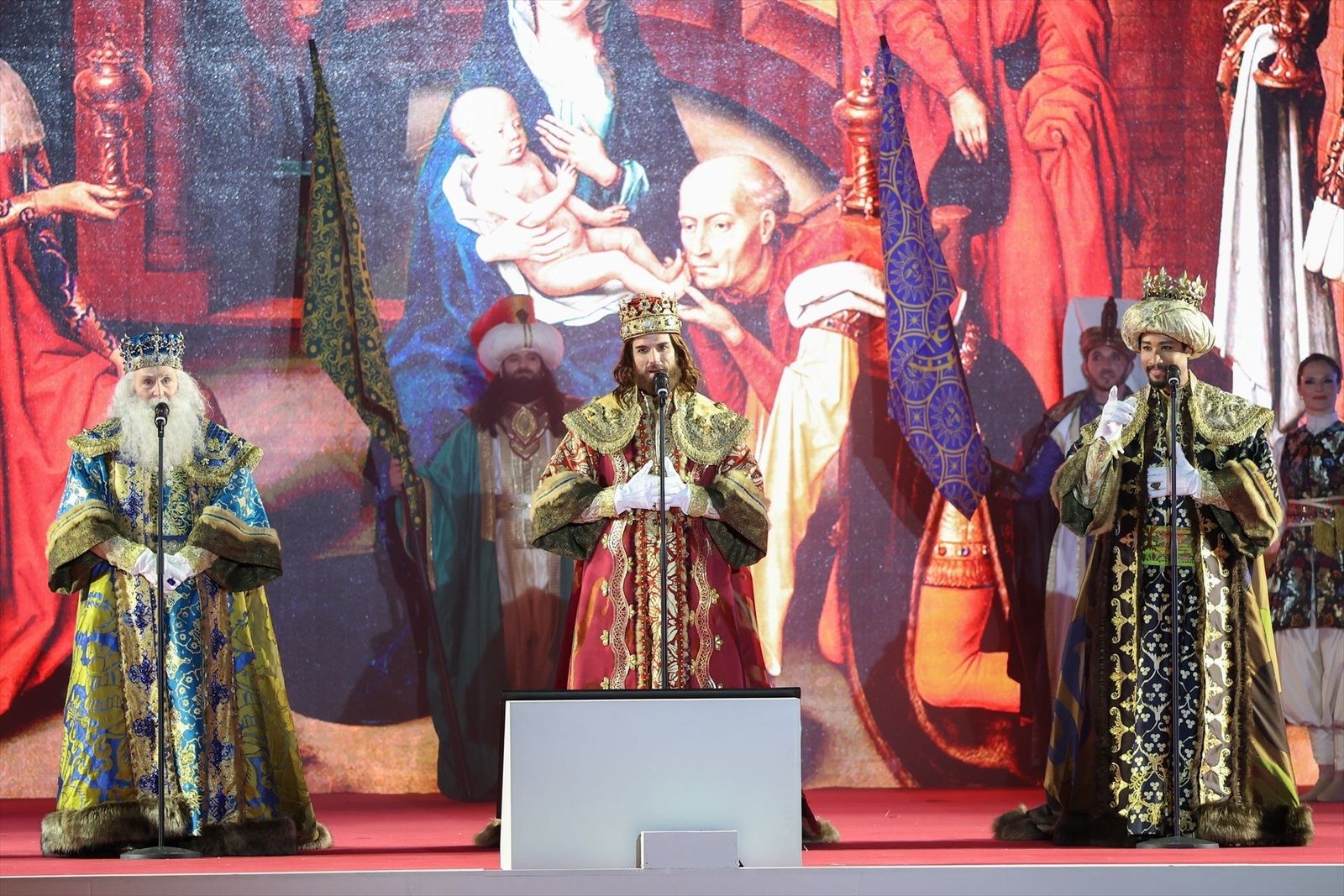 La ilusión por los Reyes Magos se impone al frío en la cabalgata de Madrid