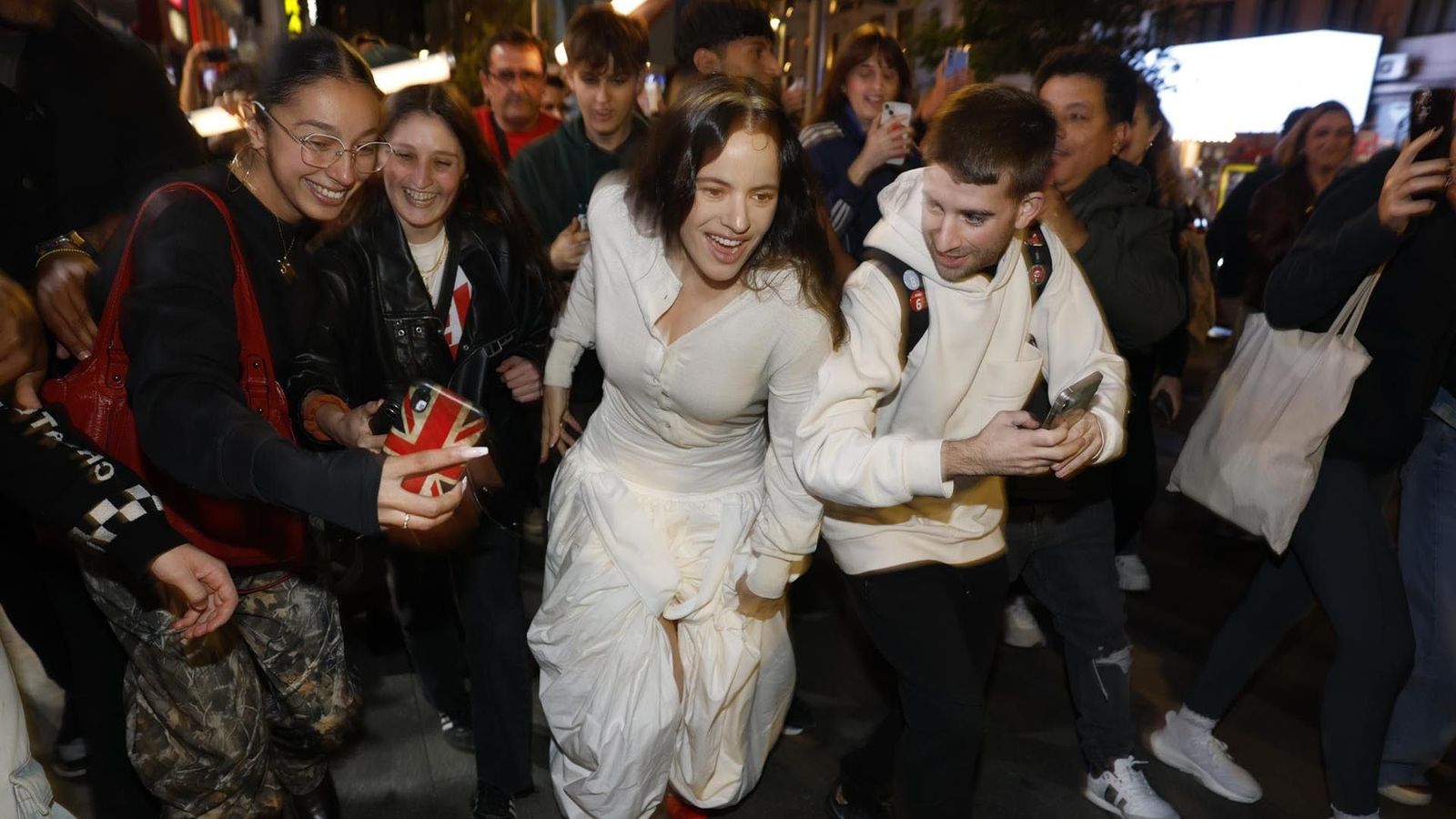 El Ayuntamiento de Madrid estudia multar a Rosalía por colapsar Callao