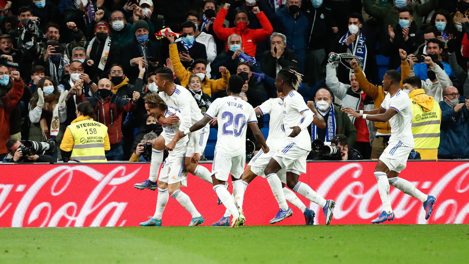El Real Madrid celebra la victoria ante la Real Sociedad con un 'señor' gol de Luka Modric