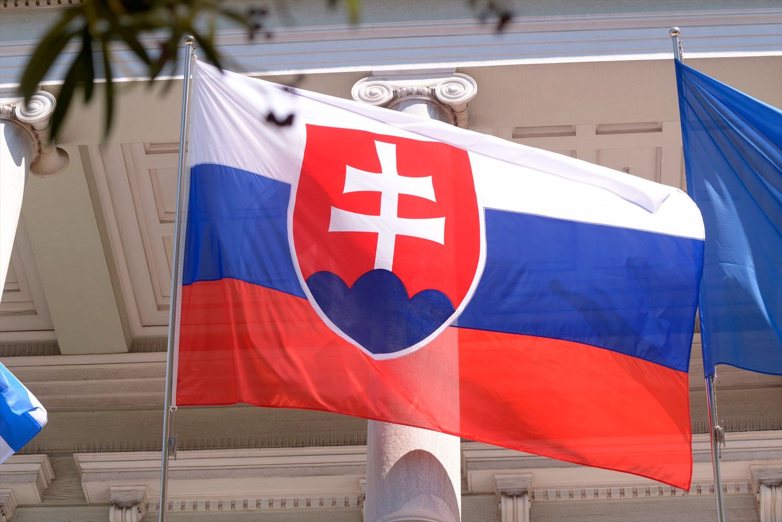 La bandera de Eslovaquia