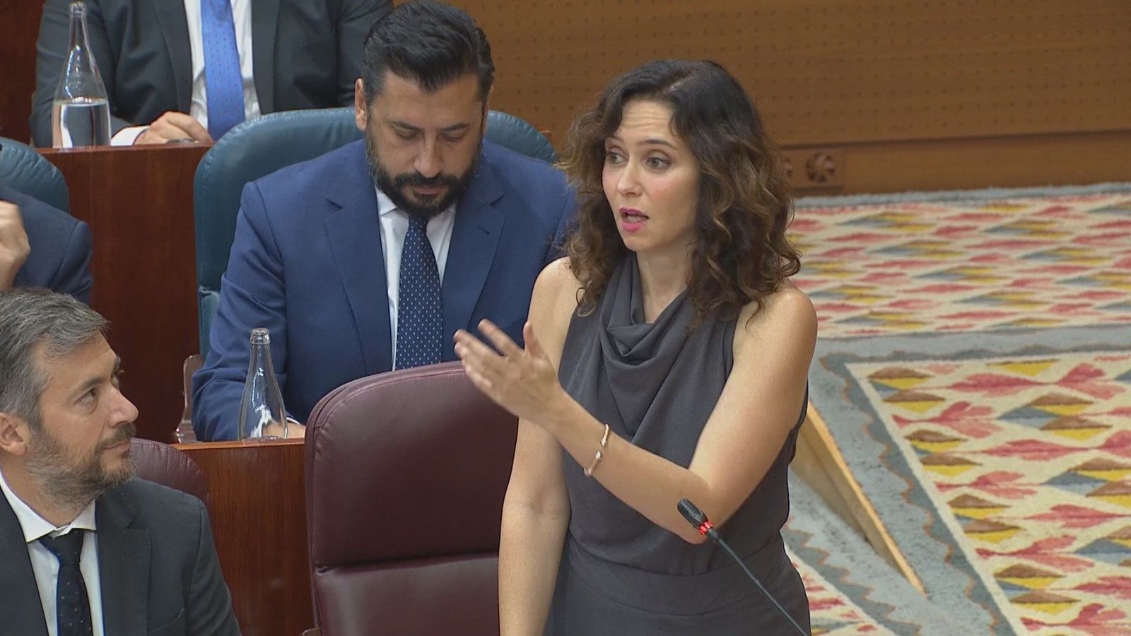 Ayuso anuncia un plan regional sobre drogas dirigido a jóvenes para frenar el consumo de marihuana y vapeadores