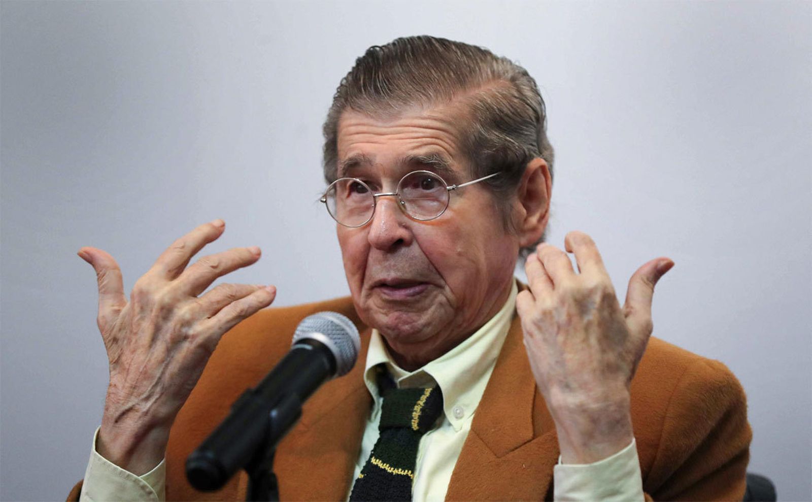 El escritor peruano Alfredo Bryce Echenique