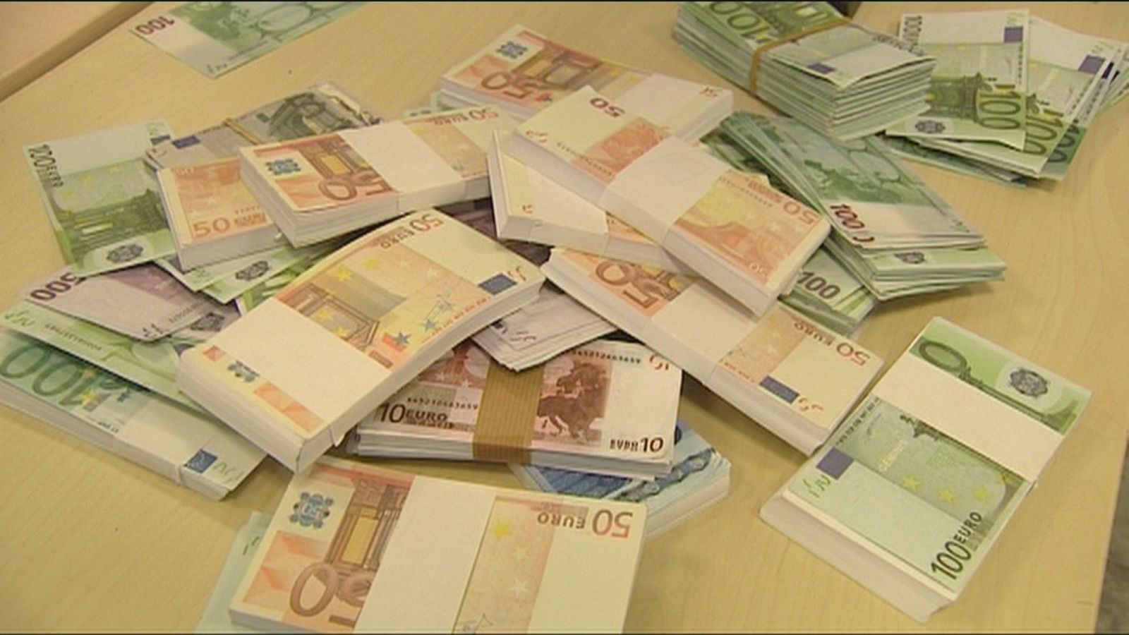 Los depósitos de ahorro de las familias españolas disminuyen por tercer mes consecutivo