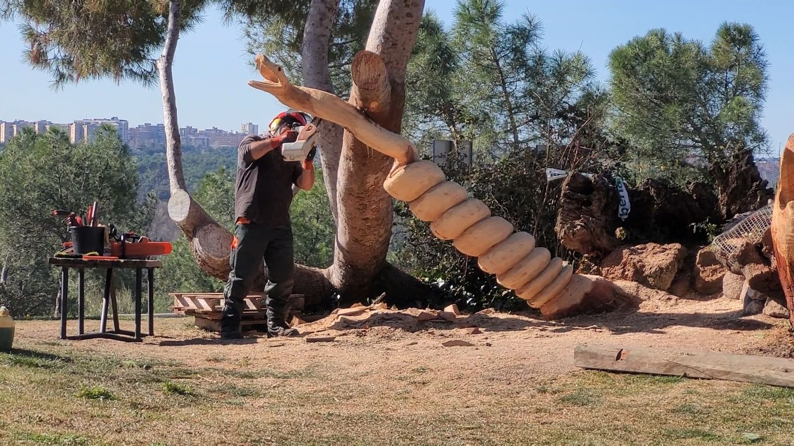 Esculturas de troncos en la Casa de Campo