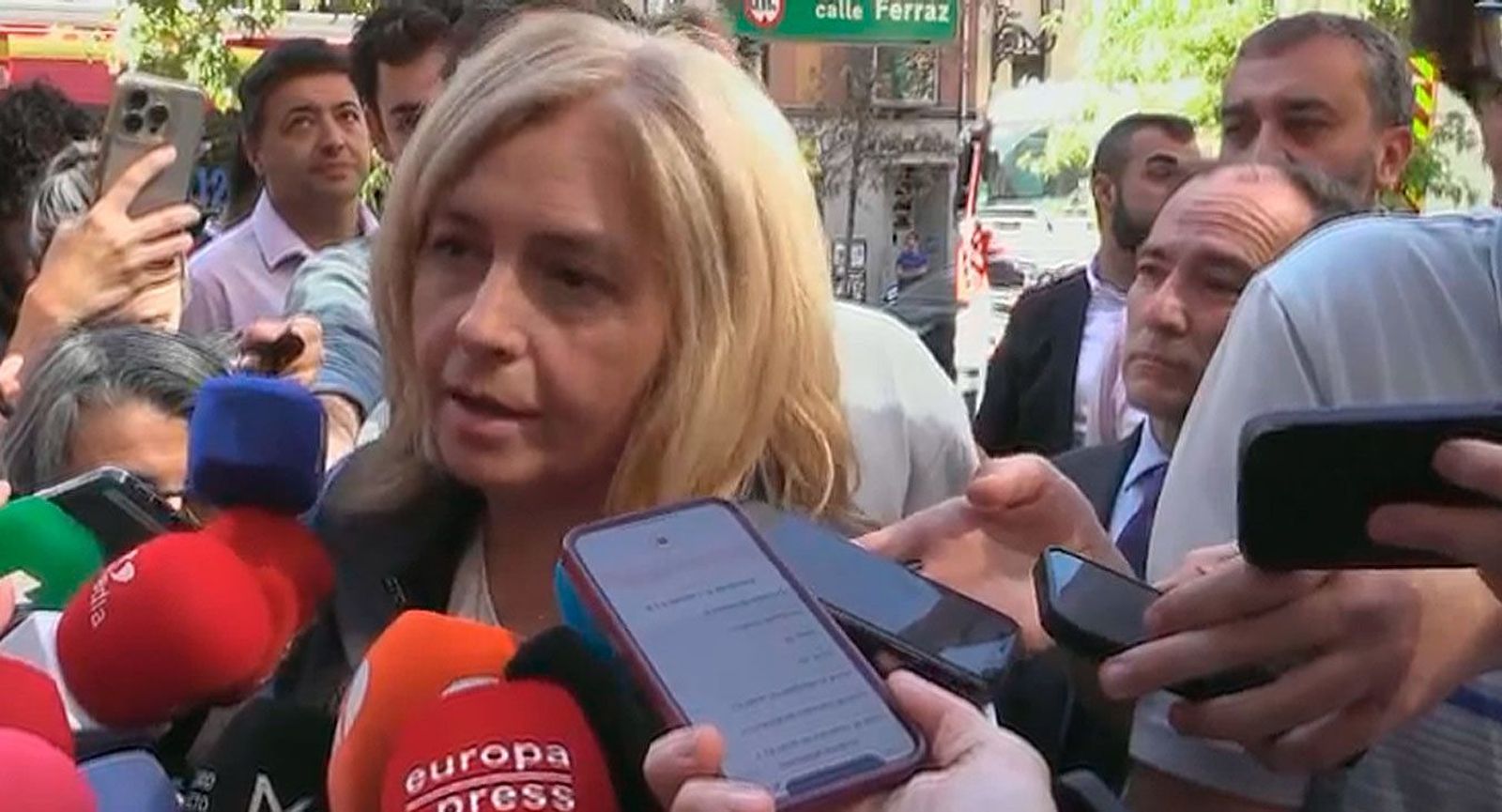 Inma Sanz, sobre el derrumbe de la calle Hileras: "Aquí hay labor no para horas, sino posiblemente para días"