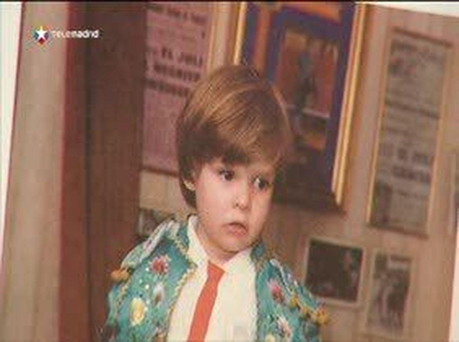 "El Juli" visto su hermano pequeño en un libro