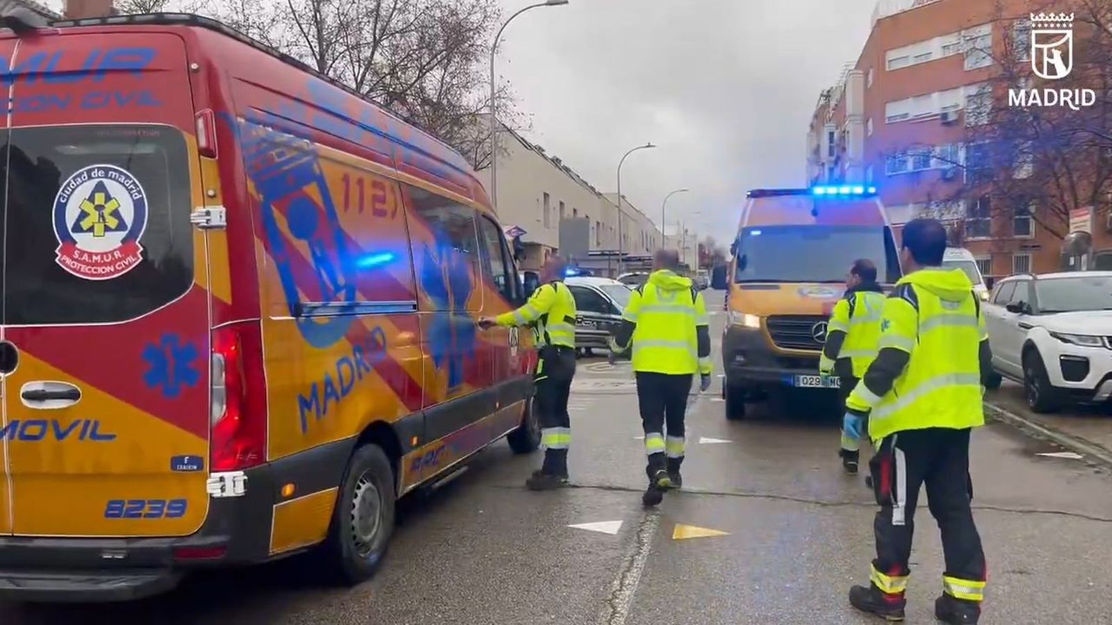 En estado muy grave una mujer de 85 años arrollada por un coche marcha atrás en San Blas