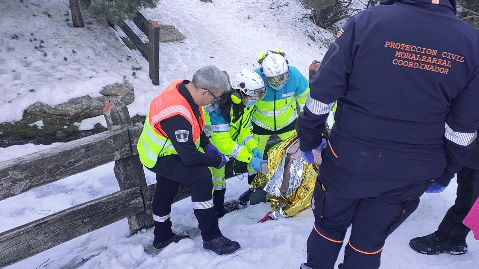 Dos menores, heridos en sendos accidentes con trineo en la sierra madrileña