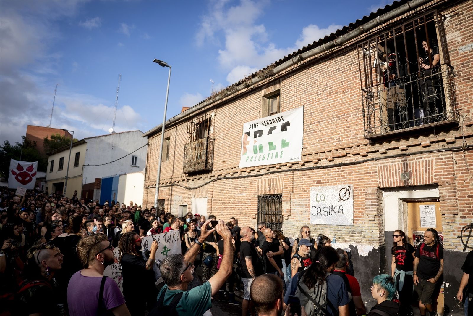 Manifestación contra el desalojo del Centro Social Okupado La Casika, en Móstoles