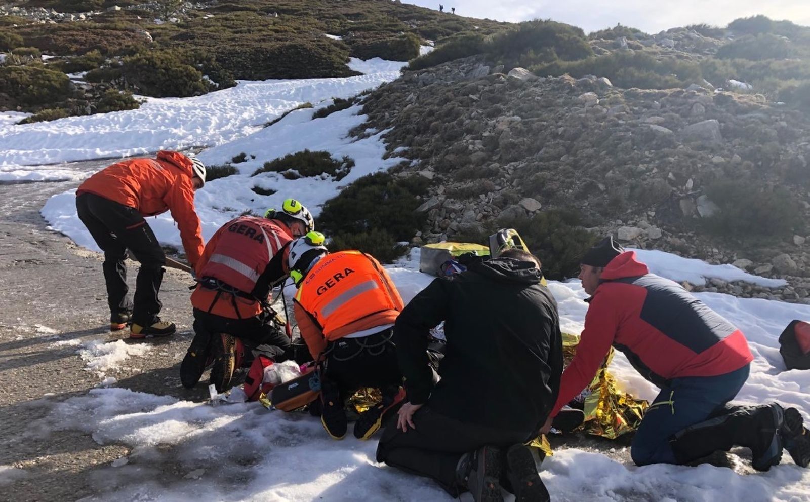 Rescatado un montañero de 38 años tras sufrir una caída en la subida a la Bola del Mundo