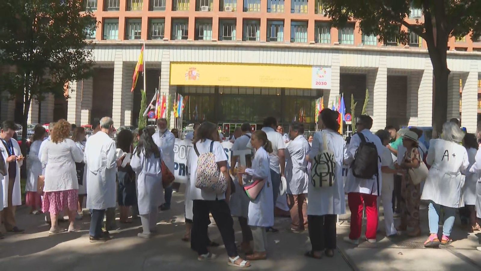Los médicos convocan una huelga general el 3 de octubre y exigen mejoras laborales al Ministerio de Sanidad