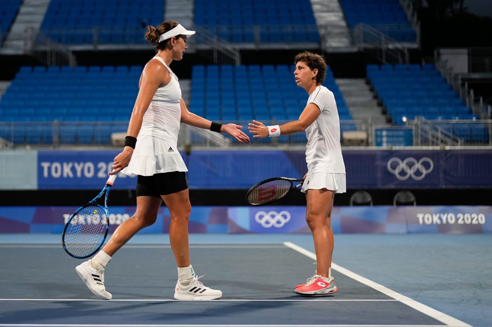 Garbiñe Muguruza y Carla Suárez