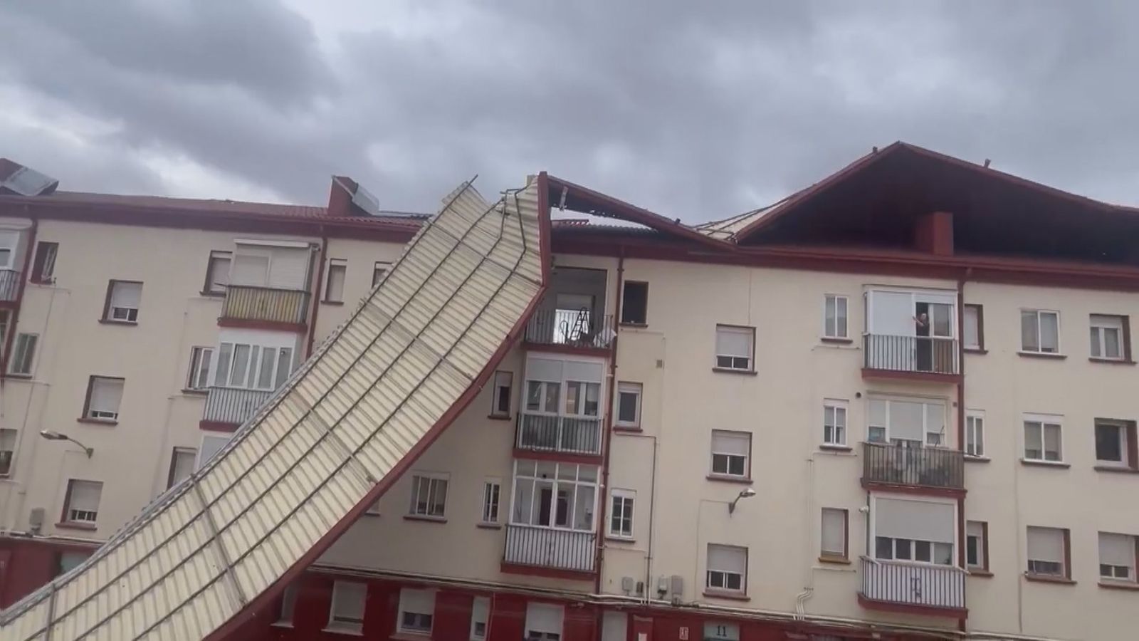 El viento que acompaña a la borrasca Kirk está dejando huella en todo el norte de la península