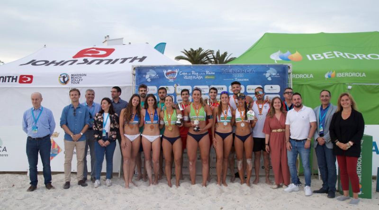 Podios de las Copas del Rey y Reina de Vóley Playa