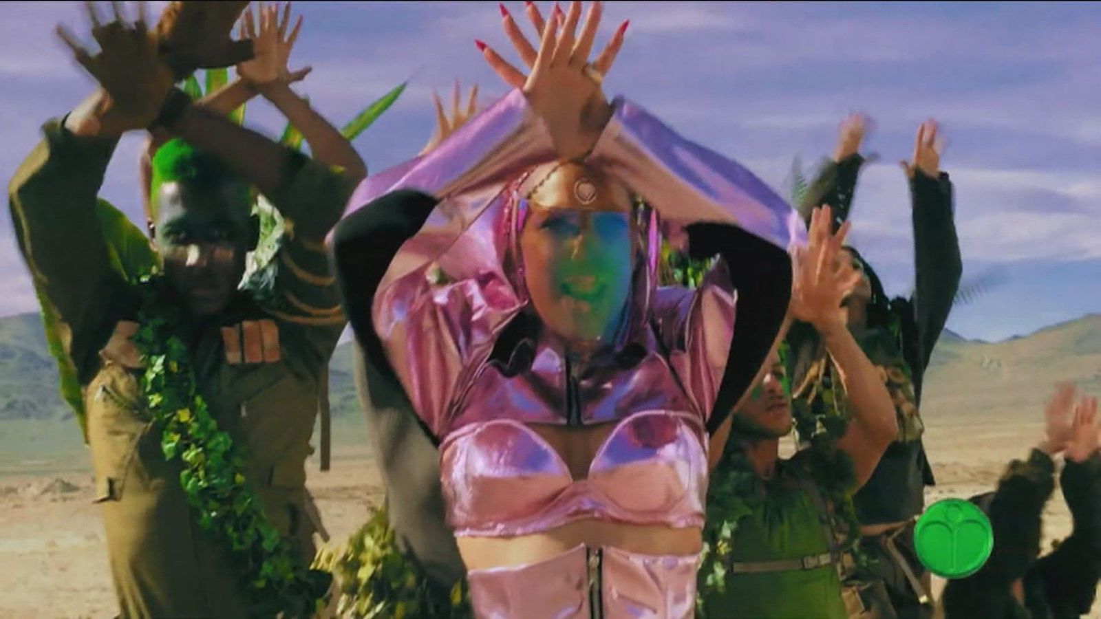 Lady Gaga regresa al pop bailable y transgresor con 'Stupid Love'