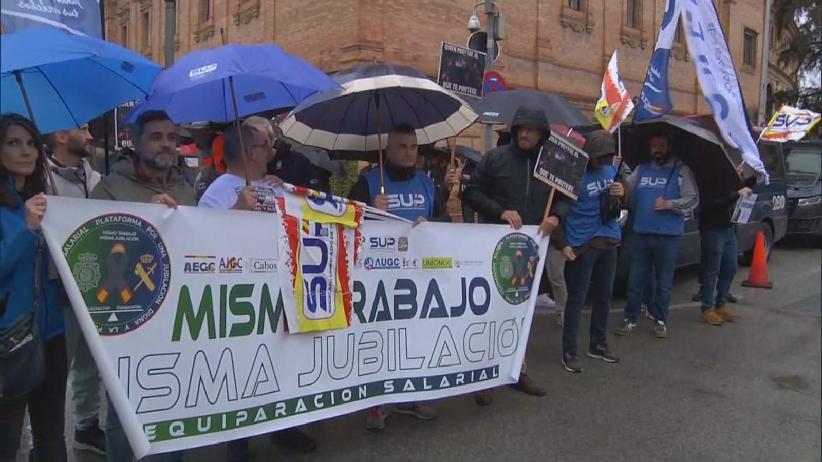 Policías y guadiaciviles piden más medios y la dimisión del ministro del Interior