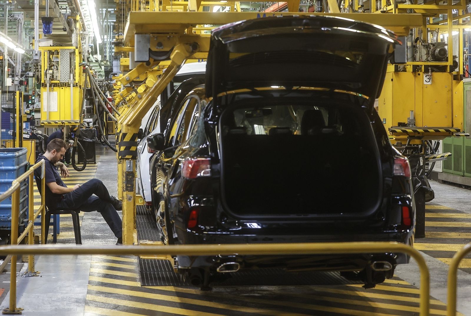 Un vehículo en la fábrica de Ford en Almussafes