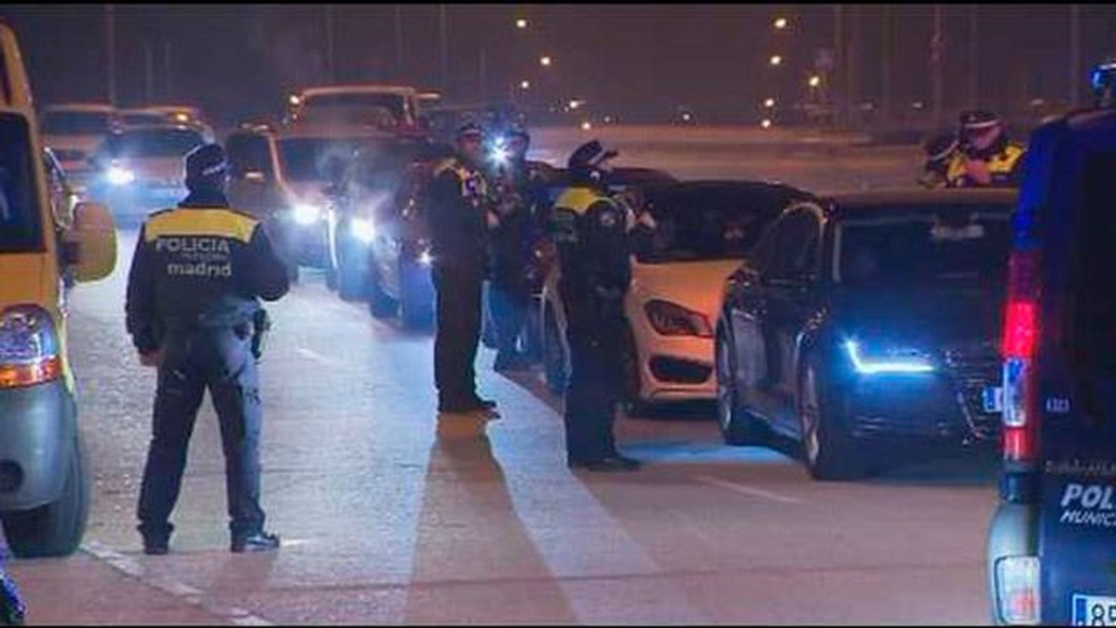 La policía impide una nueva carrera ilegal de coches en el Ensanche de Vallecas