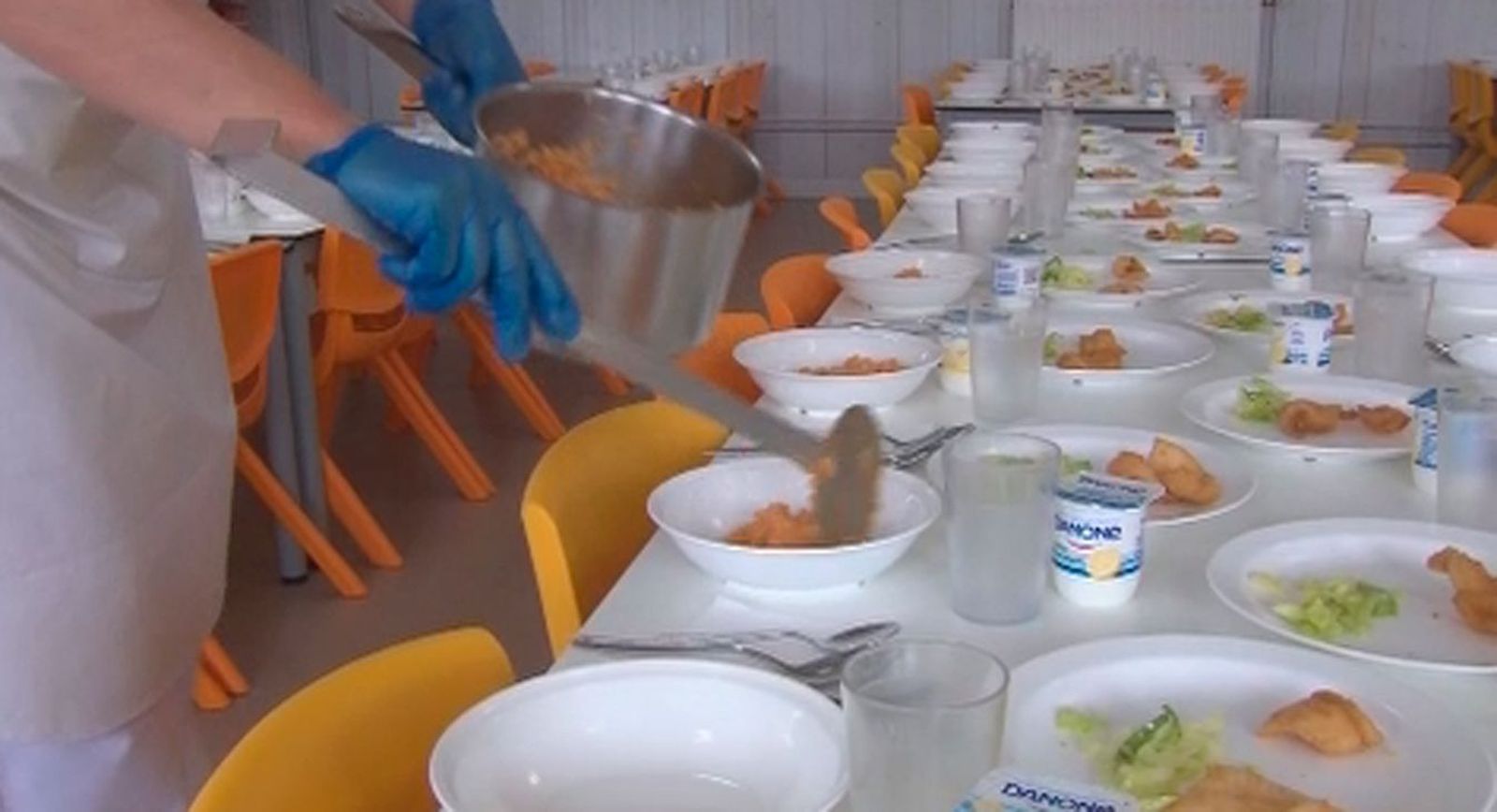 Madrid devuelve los menús escolares a las empresas de catering y reprocha el "injusto acoso sufrido"