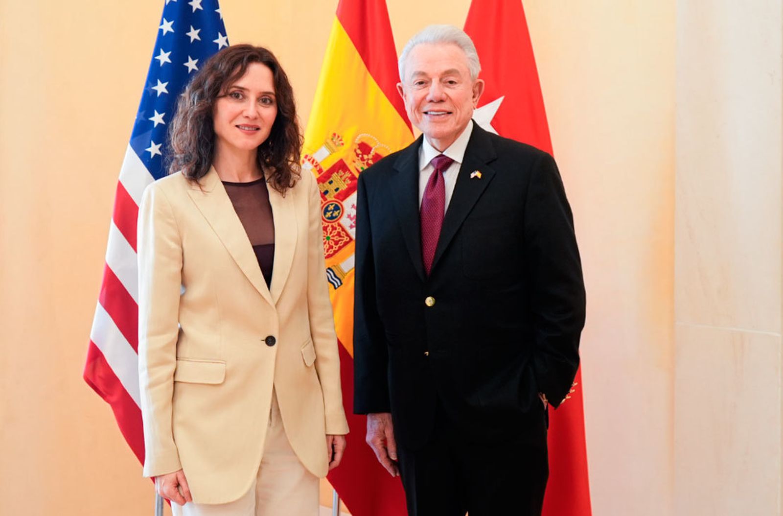 Díaz Ayuso con el Embajador de Estados Unidos en España, Benjamín León Jr.
