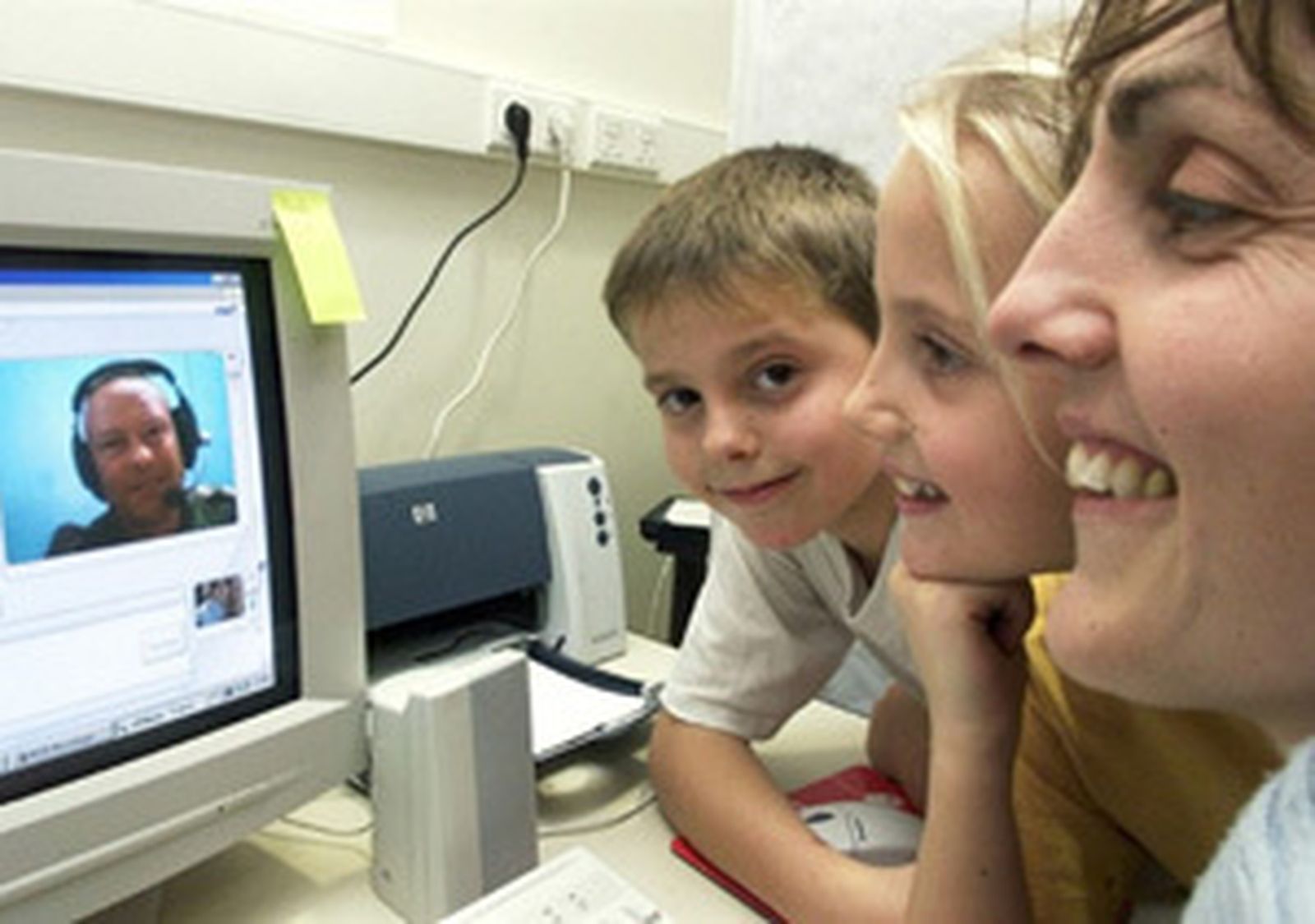 Niños navegando por Internet