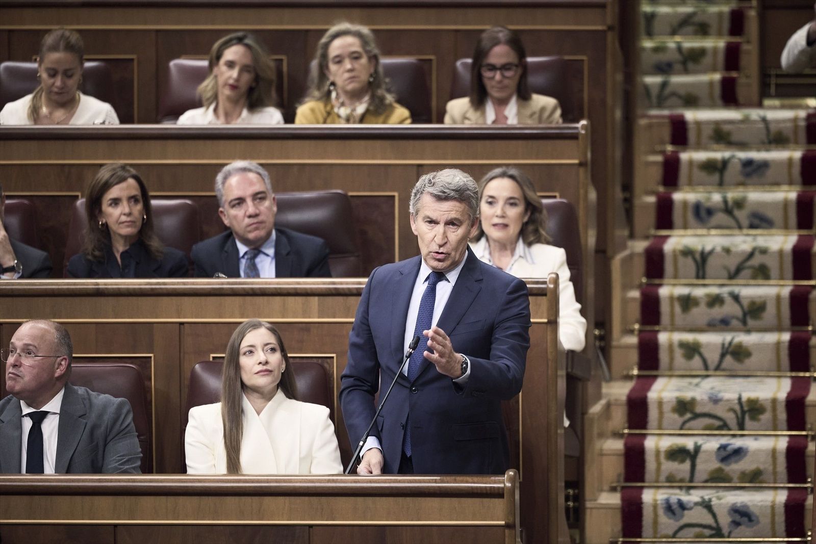 Feijóo critica la falta de inversión en infraestructuras y Sánchez le echa en cara su pacto con Vox en Extremadura