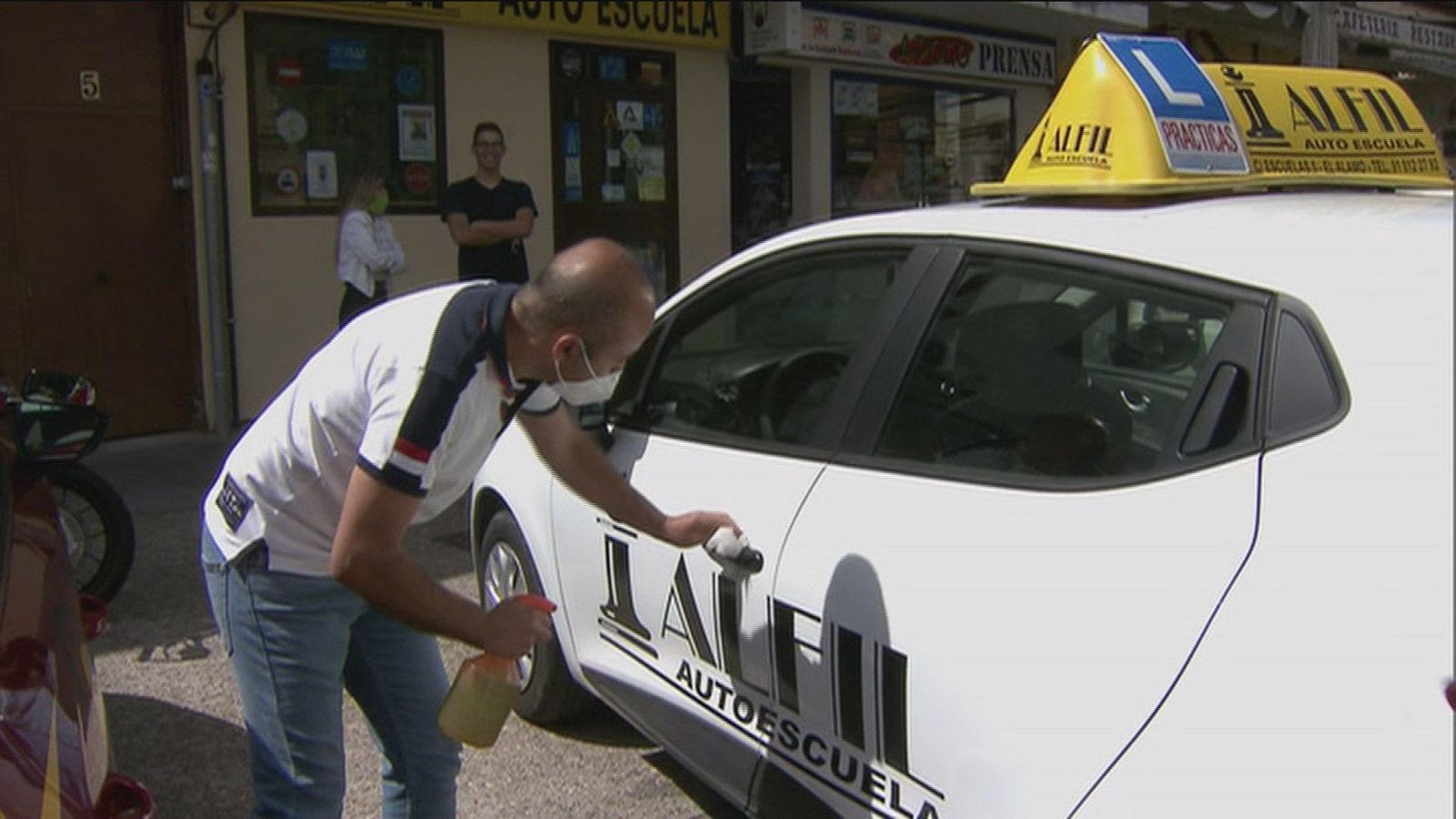 Las autoescuelas abren y habrá exámenes en agosto en Madrid