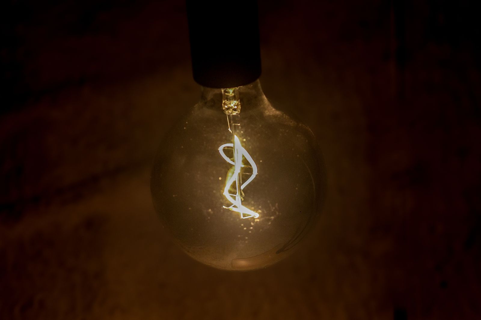La factura de la luz repuntó un 11% en junio y fue la segunda más cara del año
