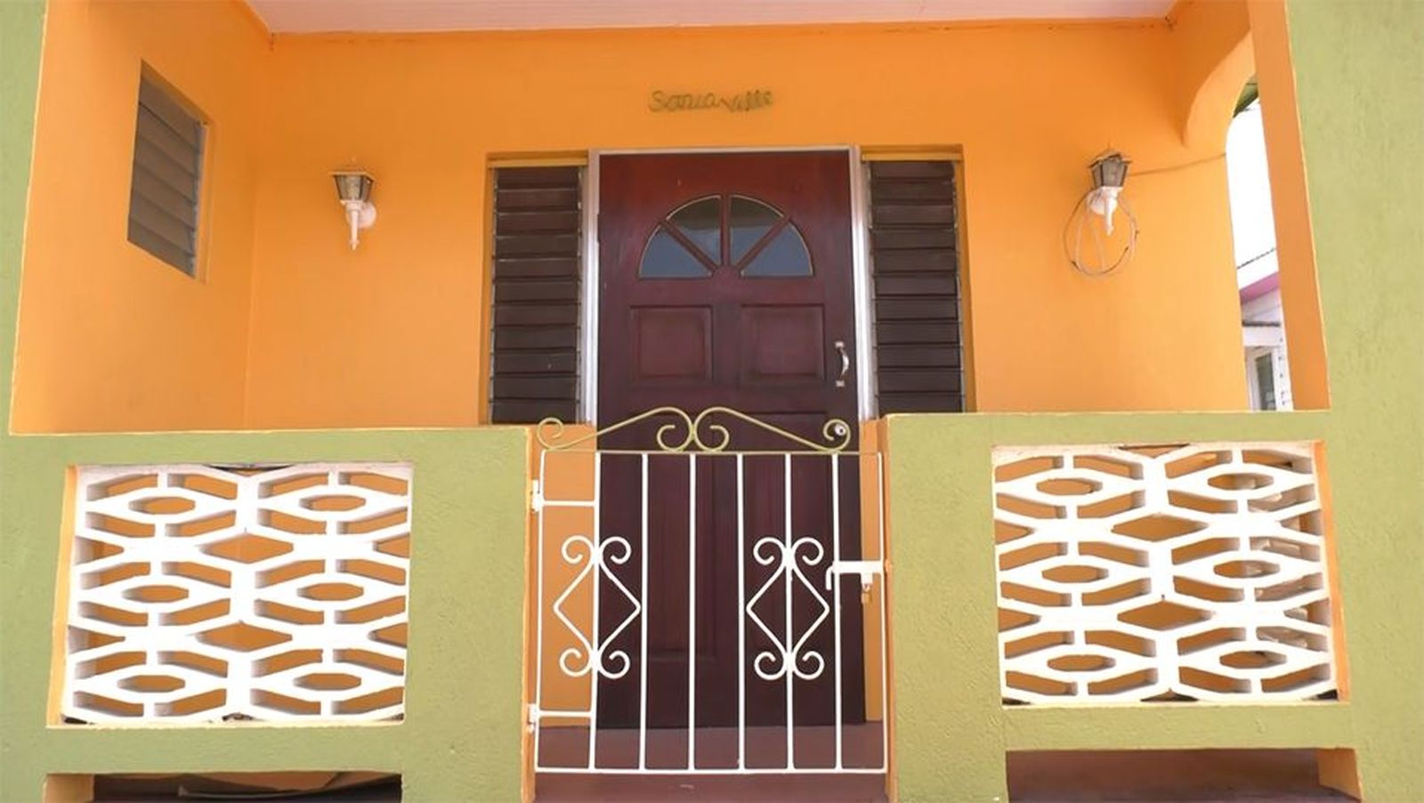 Visitamos la casa donde creció Rihanna