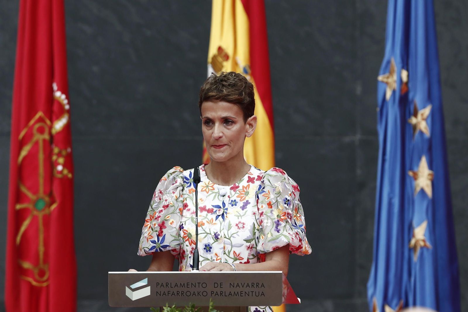 Chivite toma posesión como presidenta de Navarra y defiende un gobierno "abierto y dialogante"