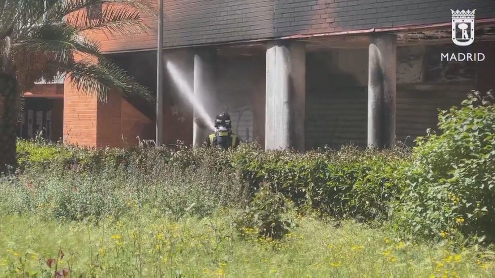 Nueve heridos leves en un incendio en Entrevías