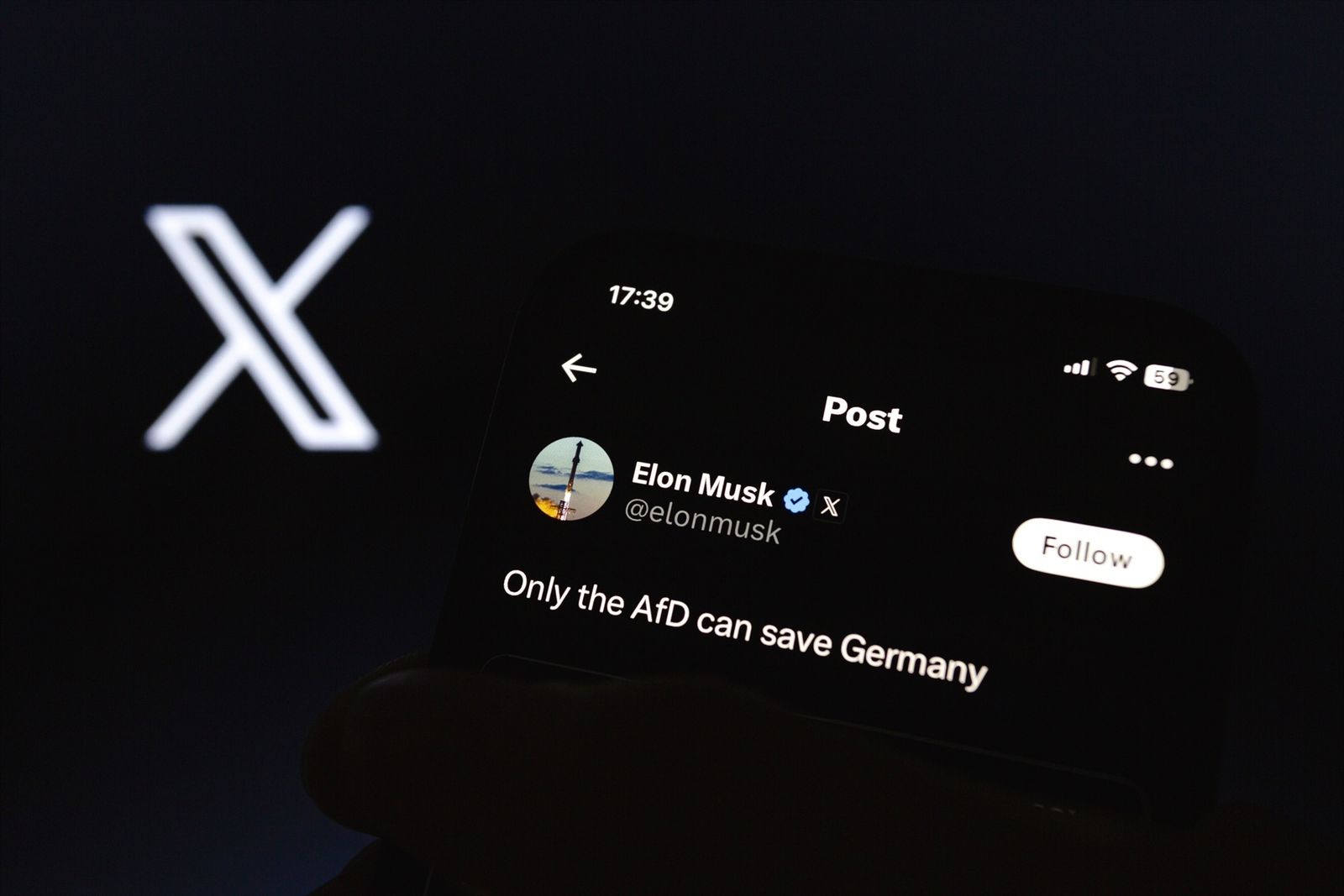 La cuenta X de Elon Musk muestra el mensaje:  "Sólo el AfD puede salvar a Alemania"