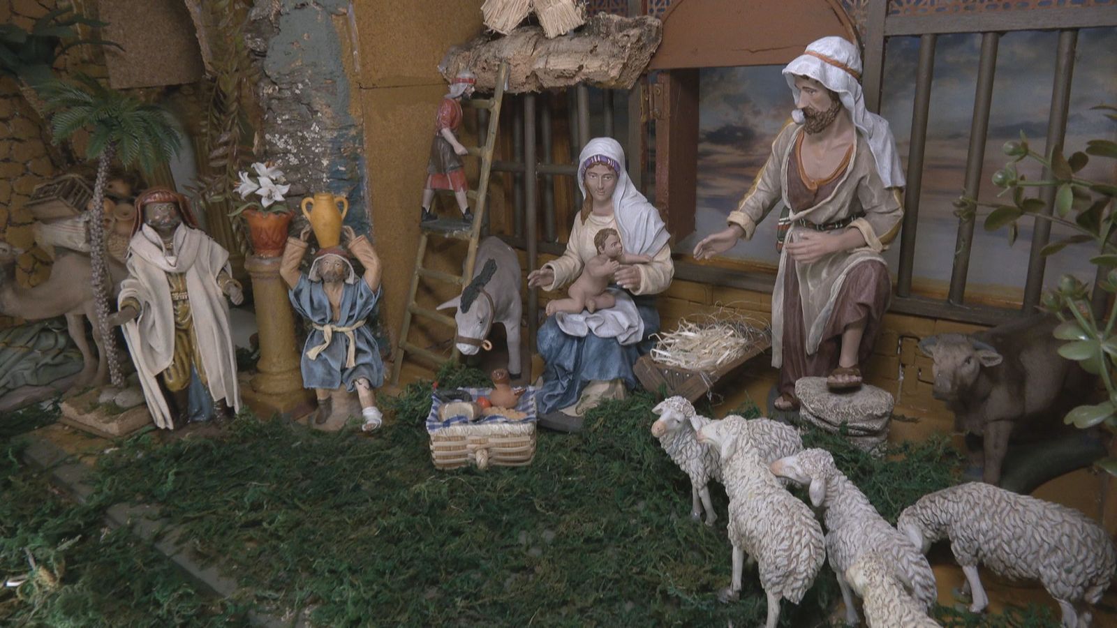La casa de un vecino madrileño de 80 años, un auténtico museo belenístico