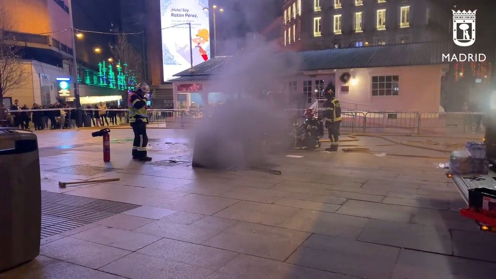 El incendio en una galería subterránea en Callao deja sin luz a más de 1.000 vecinos