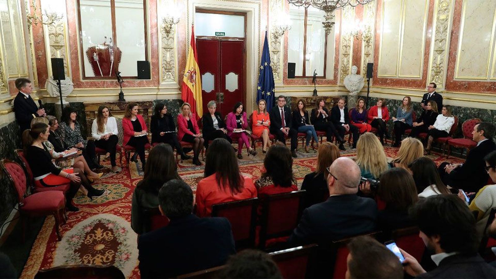 Mujeres líderes denuncian en el Congreso obstáculos y escaso apoyo para conciliar